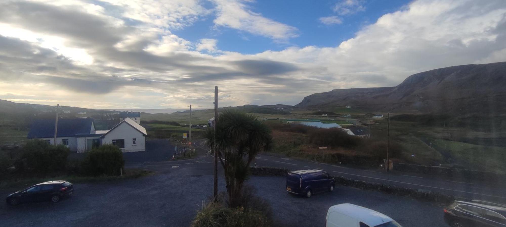 John Eoinin'S Bar And Accommodation Gleann Cholm Cille Buitenkant foto